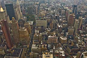 參與者進行討論